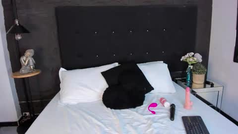 Snapshot of nattasha_brownn chatting on December 2025 12:43:02 PM NATTASHA BROWN online show from December 2025 12:43:02 PM