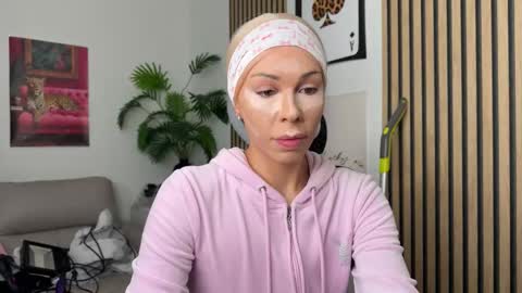 NATTY FIERROS online show from October 2025 07:31:02 PM