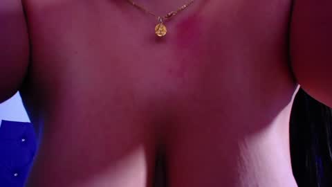 Snapshot of naturalboobs1 chatting on December 2024 06:29:01 AM Annie online show from December 2024 06:29:01 AM