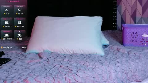 Gwen  online show from October 2025 07:33:01 PM