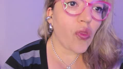 Nataly online show from November 2025 07:01:02 PM