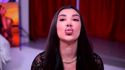 Naty online show from December 2025 07:29:02 PM