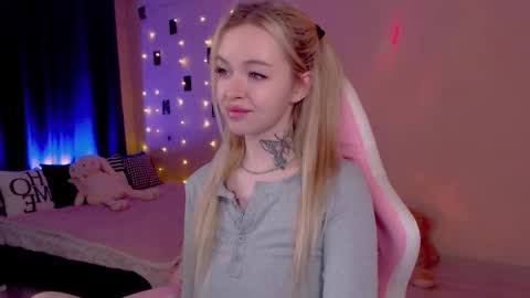 Snapshot of naughty_mablee chatting on June 2026 01:12:02 AM Mable online show from June 2026 01:12:02 AM