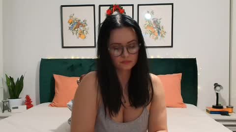 Snapshot of naughtybrunettexxx chatting on December 2024 05:15:02 PM NaughtyBrunetteXXX online show from December 2024 05:15:02 PM