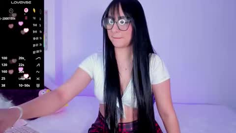 Snapshot of naughtybunnyy_1 chatting on October 2025 12:44:01 AM      online show from October 2025 12:44:01 AM