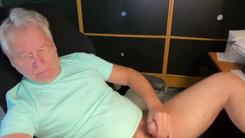 naughtydaddyla online show from April 2026 07:18:01 PM