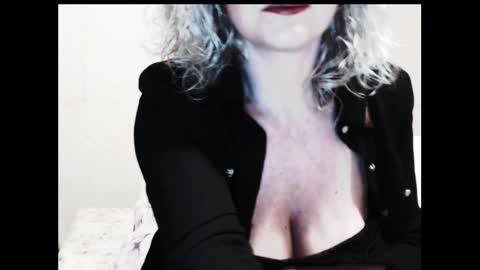 Snapshot of naughtyjenniferxx chatting on February 2025 04:29:01 AM Jenny online show from February 2025 04:29:01 AM