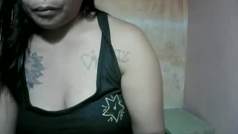 Snapshot of naughtymom_33 chatting on October 2025 12:11:01 AM naughtymom_33 online show from October 2025 12:11:01 AM