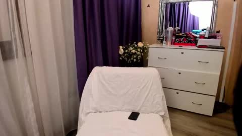 Eliza online show from February 2026 08:23:01 PM