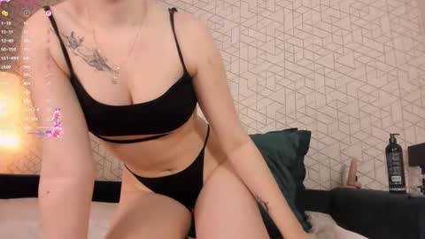 Snapshot of nayavalen chatting on November 2025 02:55:02 AM NayaValen online show from November 2025 02:55:02 AM