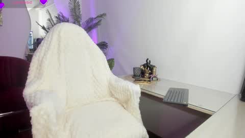 Hellen online show from March 2025 10:21:02 PM