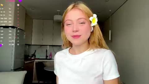 Snapshot of necolezhuang chatting on July 2026 07:00:02 AM Necole online show from July 2026 07:00:02 AM
