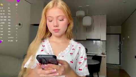 Snapshot of necolezhuang chatting on July 2026 05:27:02 AM Necole online show from July 2026 05:27:02 AM