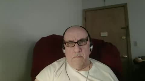 Snapshot of needlesslove chatting on May 2026 11:47:01 PM Tom online show from May 2026 11:47:01 PM