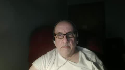 Snapshot of needlesslove chatting on July 2026 01:45:01 AM Tom online show from July 2026 01:45:01 AM