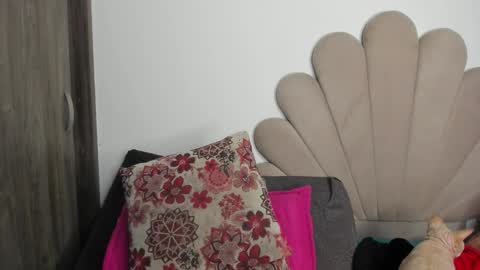 Snapshot of neeii chatting on March 2026 01:00:01 AM Nei turn green online show from March 2026 01:00:01 AM