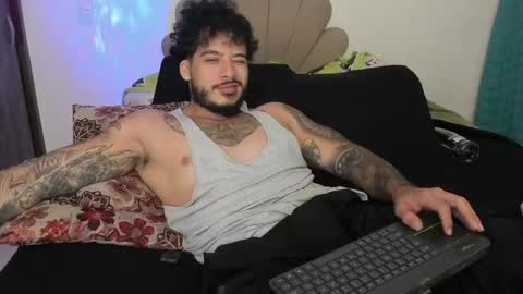 Snapshot of neeii chatting on April 2026 01:07:01 AM Nei turn green online show from April 2026 01:07:01 AM