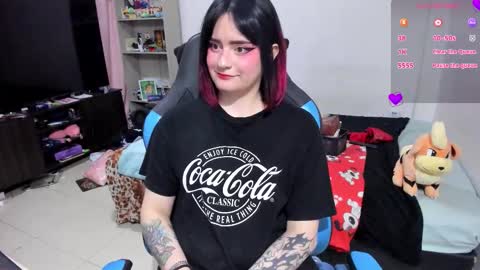 Geek Nicole    im Neeko UwU online show from November 2025 06:28:01 PM