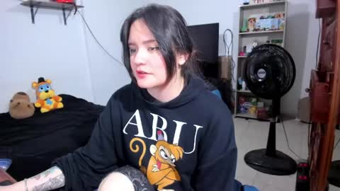 Snapshot of neeko_lol_ chatting on May 2026 04:06:01 AM Geek Nicole im Neeko UwU online show from May 2026 04:06:01 AM