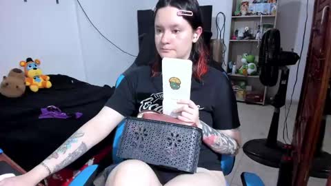 Snapshot of neeko_lol_ chatting on May 2026 10:04:02 PM Geek Nicole im Neeko UwU online show from May 2026 10:04:02 PM