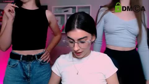 Snapshot of nekky_mouse chatting on September 2025 02:08:02 PM Meow online show from September 2025 02:08:02 PM