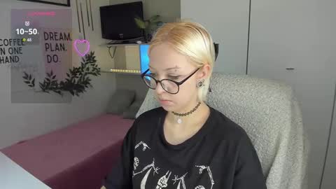 Snapshot of neko_sora chatting on March 2026 02:33:02 PM Kate online show from March 2026 02:33:02 PM