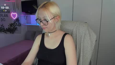 Snapshot of neko_sora chatting on April 2026 08:44:02 PM Kate online show from April 2026 08:44:02 PM