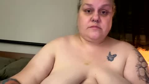 Snapshot of nellatlas chatting on February 2025 04:00:02 AM Nellie Atlas online show from February 2025 04:00:02 AM