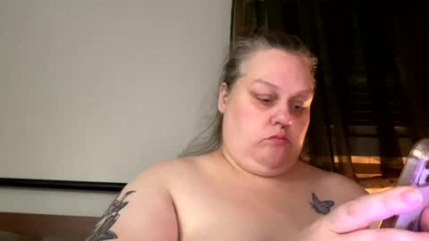 Snapshot of nellatlas chatting on September 2025 12:27:02 AM Nellie Atlas online show from September 2025 12:27:02 AM