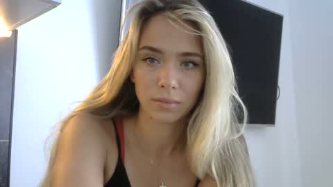 Snapshot of nelly_fortu chatting on June 2026 12:25:01 PM nelly_fortu online show from June 2026 12:25:01 PM