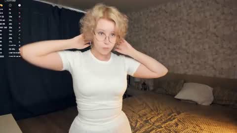 Snapshot of nelly_gloss chatting on June 2026 07:41:02 AM nelly_gloss online show from June 2026 07:41:02 AM