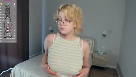 Snapshot of nelly_gloss chatting on July 2026 07:47:01 AM nelly_gloss online show from July 2026 07:47:01 AM