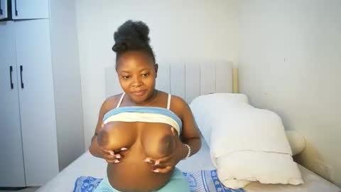 Snapshot of nellyeluxe chatting on May 2026 10:47:02 PM nellyeluxe online show from May 2026 10:47:02 PM