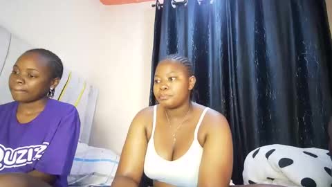Snapshot of nellyeluxe chatting on May 2026 08:11:01 AM nellyeluxe online show from May 2026 08:11:01 AM