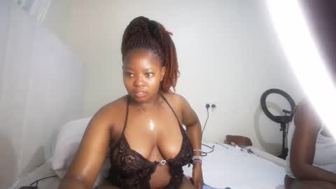 Snapshot of nellyeluxe chatting on May 2026 01:36:02 AM nellyeluxe online show from May 2026 01:36:02 AM