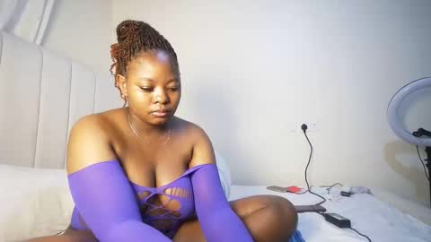 Snapshot of nellyeluxe chatting on May 2026 12:30:01 AM nellyeluxe online show from May 2026 12:30:01 AM