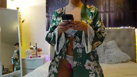 Snapshot of nenette_love chatting on May 2026 05:42:01 PM Nenette online show from May 2026 05:42:01 PM