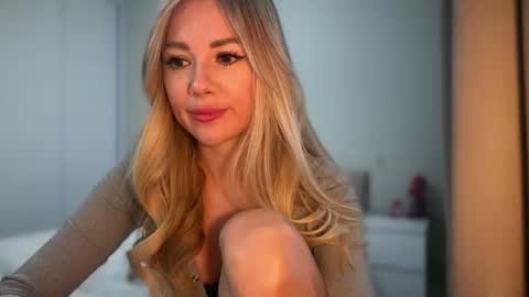 Snapshot of nensysafrons chatting on April 2026 12:10:01 PM NensySafrons online show from April 2026 12:10:01 PM