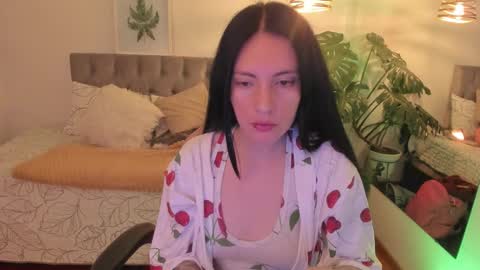 Sarah  online show from November 2025 03:28:01 AM