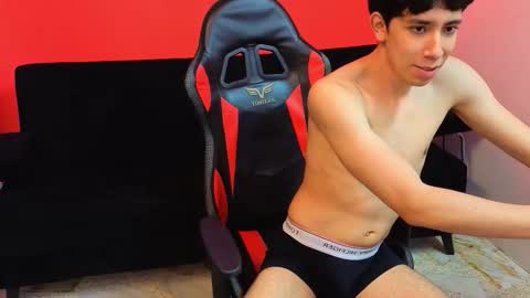 Snapshot of neo_twink chatting on December 2025 07:43:02 PM just Daniel online show from December 2025 07:43:02 PM