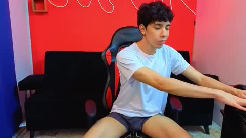 Snapshot of neo_twink chatting on December 2025 07:32:01 PM just Daniel online show from December 2025 07:32:01 PM