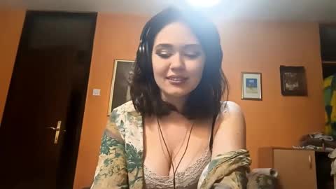 Elena online show from October 2025 06:31:02 PM