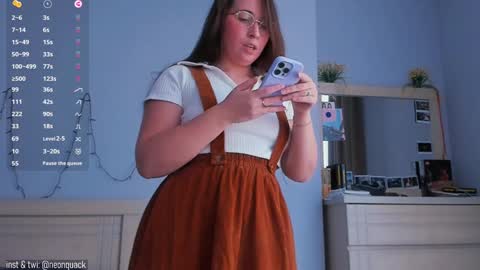 Snapshot of neonquack chatting on December 2024 11:58:01 AM Riley online show from December 2024 11:58:01 AM