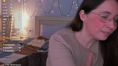 Snapshot of neonquack chatting on January 2025 03:08:01 PM Riley online show from January 2025 03:08:01 PM