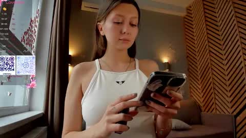 Snapshot of nerenuu_ chatting on September 2025 11:03:01 AM Nessa online show from September 2025 11:03:01 AM