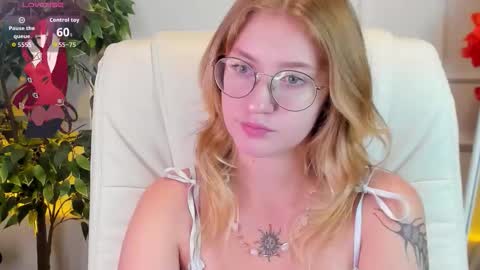 Snapshot of nerissa_xo chatting on September 2025 08:12:02 PM Nerissa online show from September 2025 08:12:02 PM