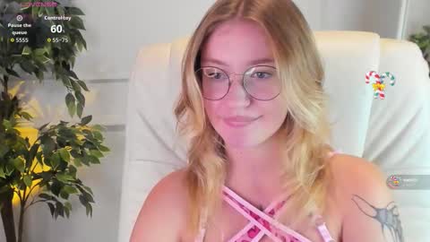 Snapshot of nerissa_xo chatting on October 2025 08:38:02 PM Nerissa online show from October 2025 08:38:02 PM