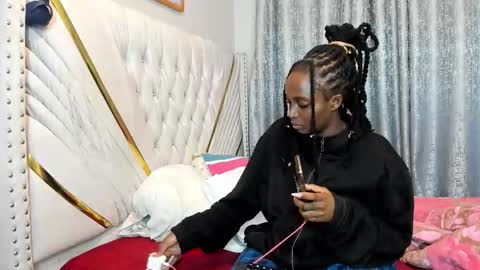 Snapshot of netfux_and_chill chatting on February 2026 05:05:01 AM netfux_and_chill online show from February 2026 05:05:01 AM