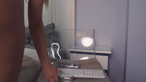 new dee online show from February 2025 12:05:02 PM