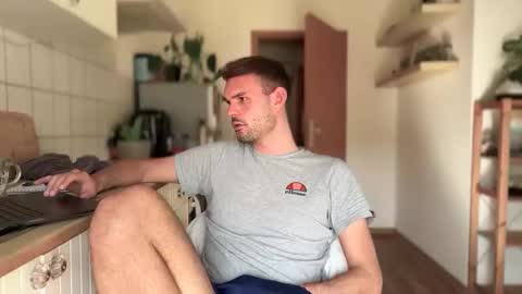 Snapshot of newbief chatting on March 2025 12:30:02 PM Finnr online show from March 2025 12:30:02 PM